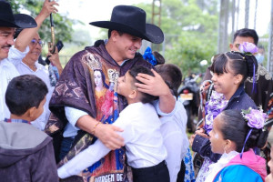 Niños y jóvenes de Sabanalarga recibieron con alegría el anuncio de la construcción del Campín Niños y jóvenes de Sabanalarga recibieron con alegría el anuncio de la construcción del Campín