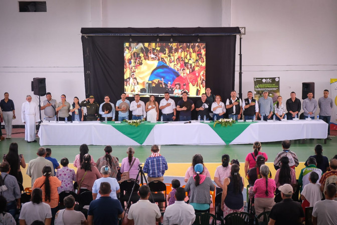 "La mejor inversión que se puede hacer en la sociedad es en los niños", dijo César Zorro en Sácama