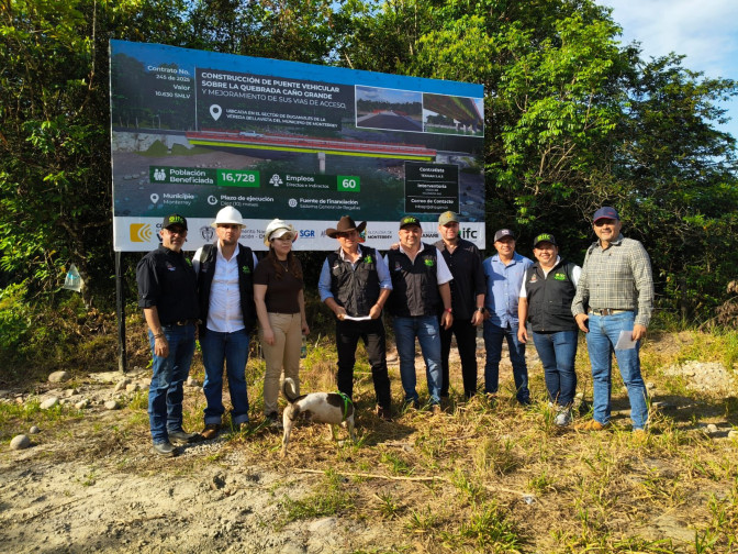 Visita de inspección a la construcción del puente Buganviles efectuó el gobernador César Ortiz Zorro
